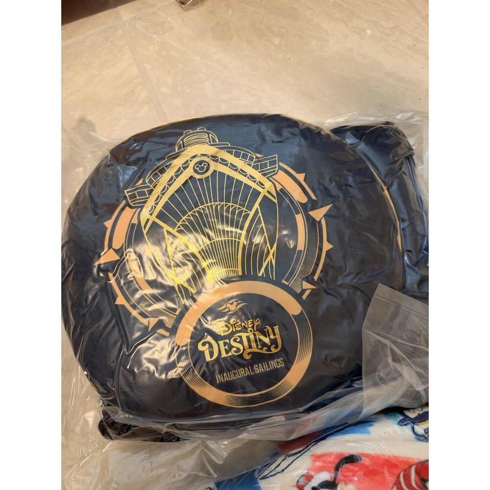 DCL DESNITY INAUGURAL FLEECE THROW BLANKET & PILLOW / MARVEL BRAND NEW SEALED!